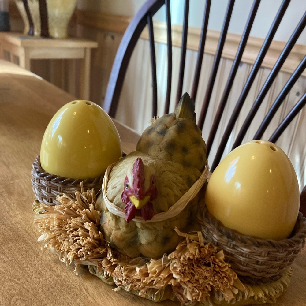 Nesting hen stand with egg shaped salt and pepper shakers
